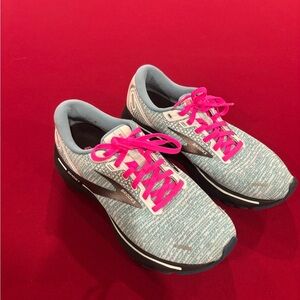 Brooks Women's Blue Athletic Shoes with Pink Accents
